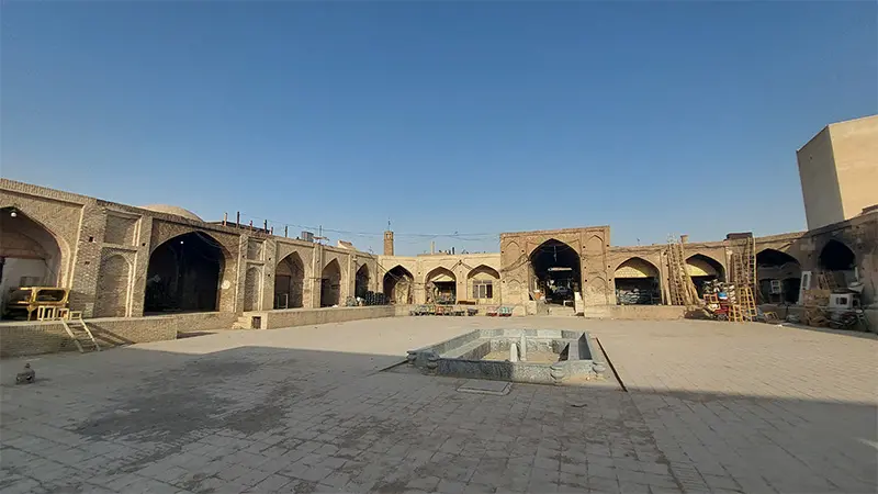 محوطه سرای ملاحسین