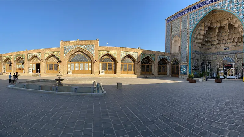 صحن مسجد جامع قم